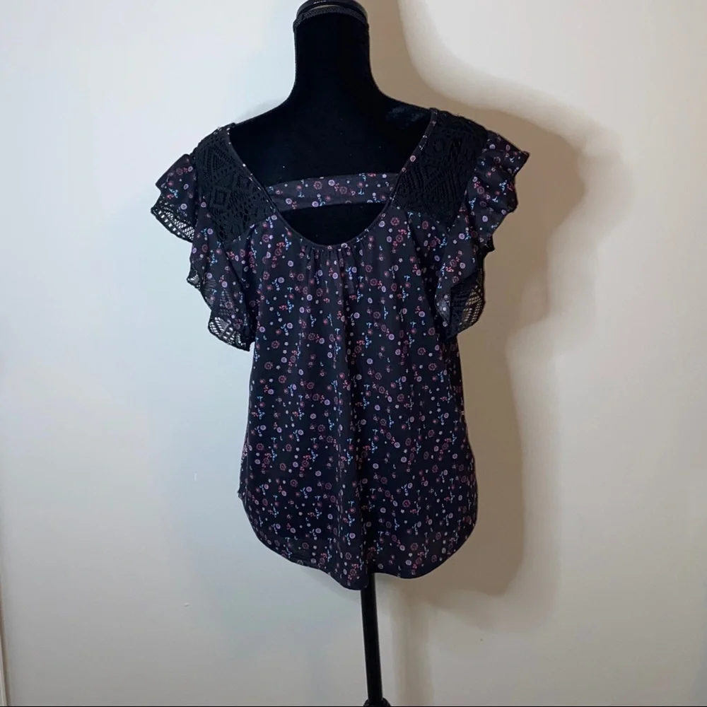 No Boundaries Border Print Ruffle Top NWT - Picture 7 of 10
